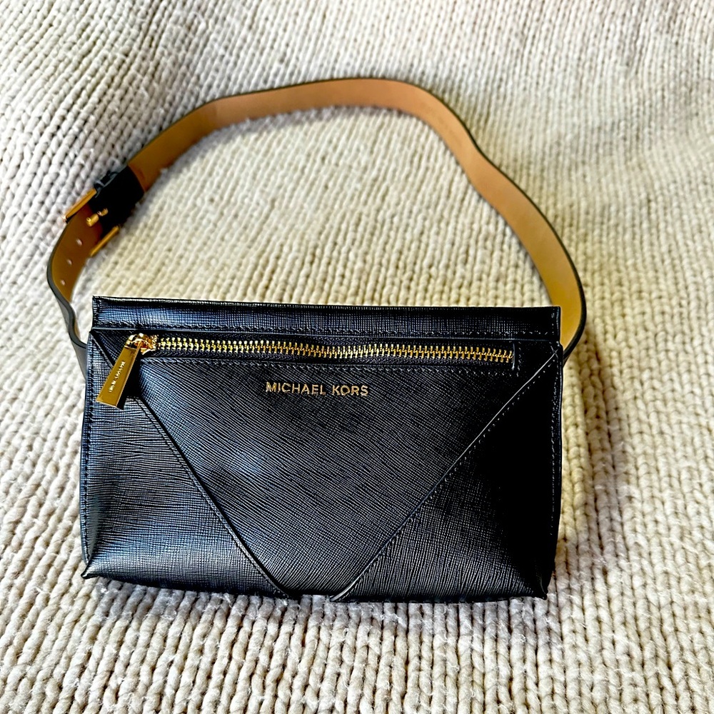 Michael Kors Fanny pack
Like new condition